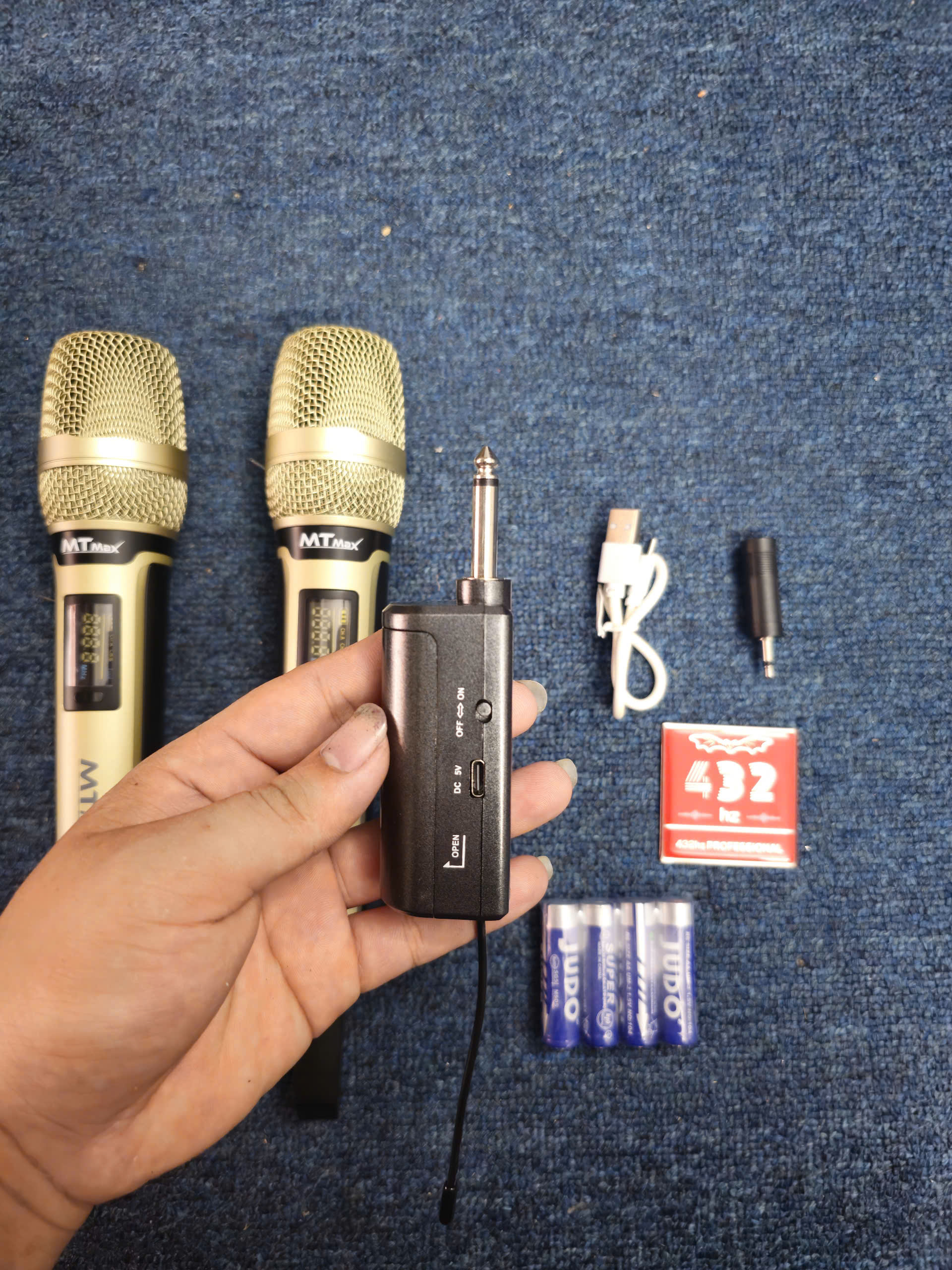 Bộ 2 Micro không dây Q02 hát Karaoke cực hay