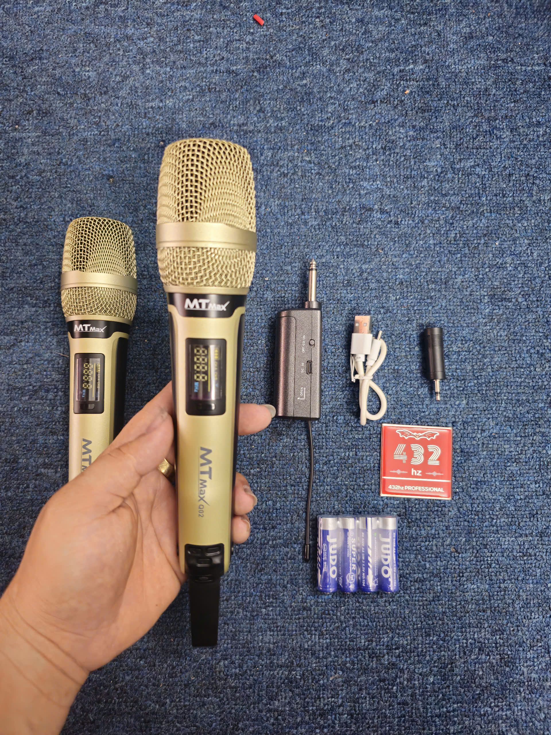 Bộ 2 Micro không dây Q02 hát Karaoke cực hay